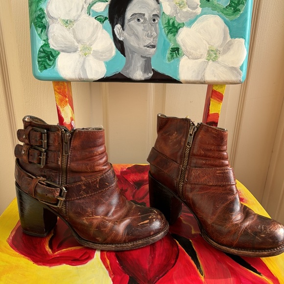 Freebird by Steven Bolo Distressed Leather Boots. 7. - Picture 2 of 6